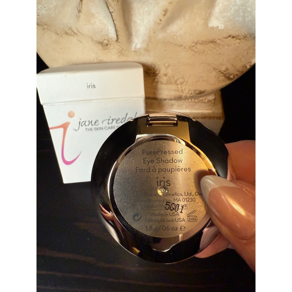 Jane Iredale PurePressed Eye Shadow Single Iris Matte Purple Lavender 1.8g .06oz - Picture 3 of 3